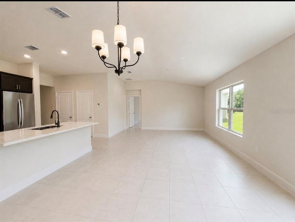 For Rent: $2,295 (4 beds, 2 baths, 1707 Square Feet)
