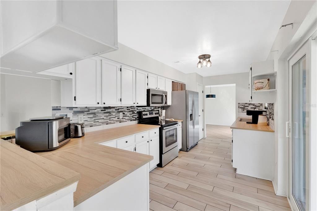 Active With Contract: $459,500 (4 beds, 2 baths, 2105 Square Feet)