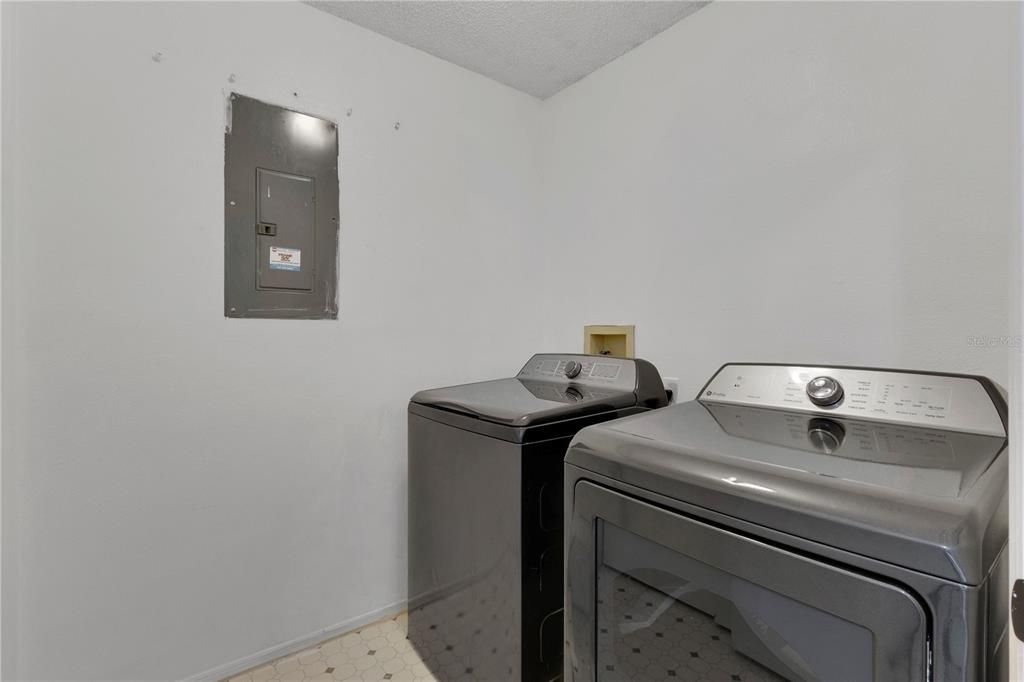 Active With Contract: $459,500 (4 beds, 2 baths, 2105 Square Feet)