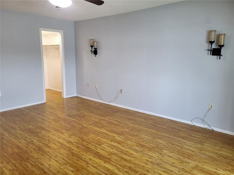 For Rent: $2,200 (2 beds, 2 baths, 1050 Square Feet)
