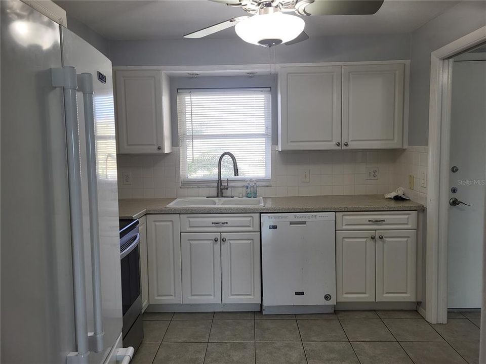 For Rent: $2,200 (2 beds, 2 baths, 1050 Square Feet)