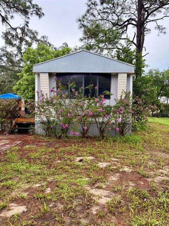 For Sale: $59,900 (2 beds, 1 baths, 672 Square Feet)