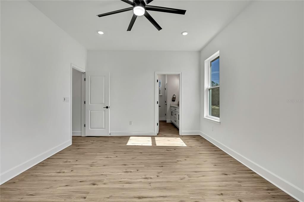 For Sale: $399,990 (4 beds, 3 baths, 2061 Square Feet)