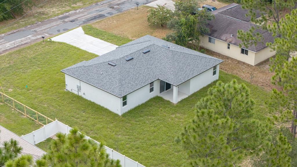 En Venta: $272,000 (4 camas, 2 baños, 1587 Pies cuadrados)