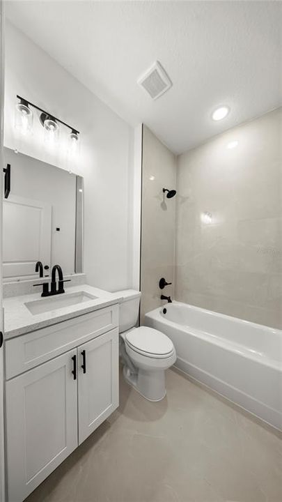En Venta: $272,000 (4 camas, 2 baños, 1587 Pies cuadrados)