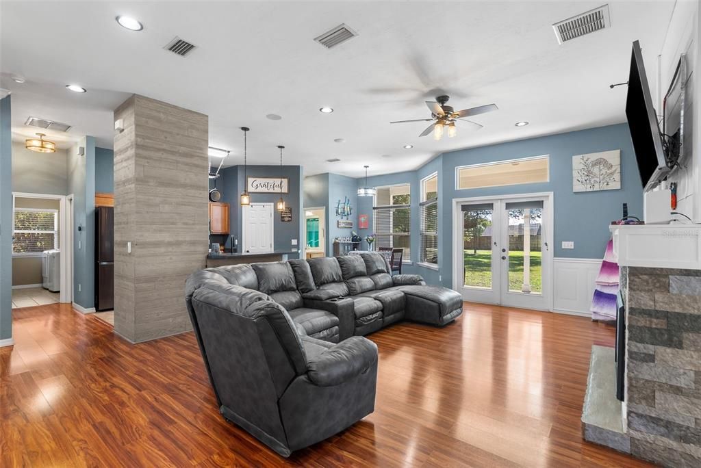 For Sale: $439,900 (4 beds, 3 baths, 1866 Square Feet)