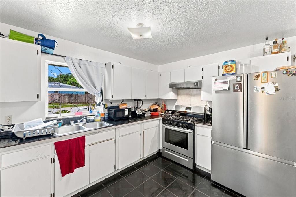 For Sale: $299,000 (3 beds, 2 baths, 1200 Square Feet)