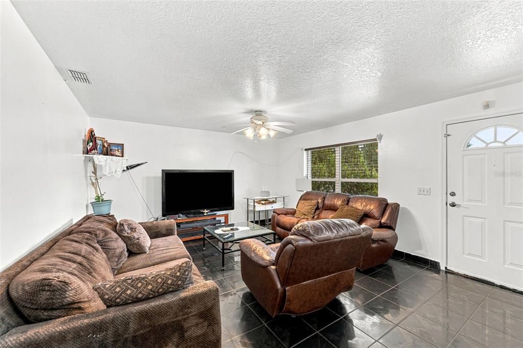 For Sale: $299,000 (3 beds, 2 baths, 1200 Square Feet)