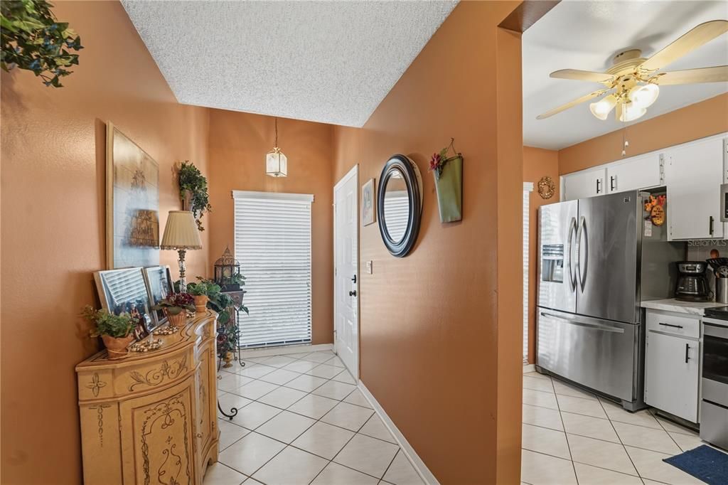 For Sale: $129,900 (2 beds, 2 baths, 1073 Square Feet)