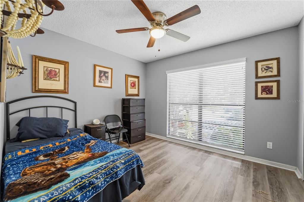 For Sale: $129,900 (2 beds, 2 baths, 1073 Square Feet)