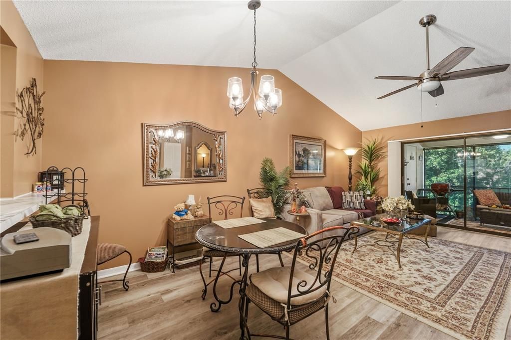 For Sale: $129,900 (2 beds, 2 baths, 1073 Square Feet)