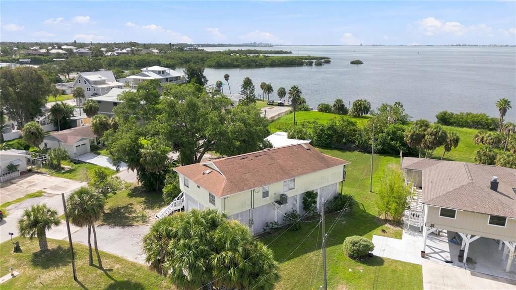 En Venta: $499,000 (4 camas, 2 baños, 1984 Pies cuadrados)