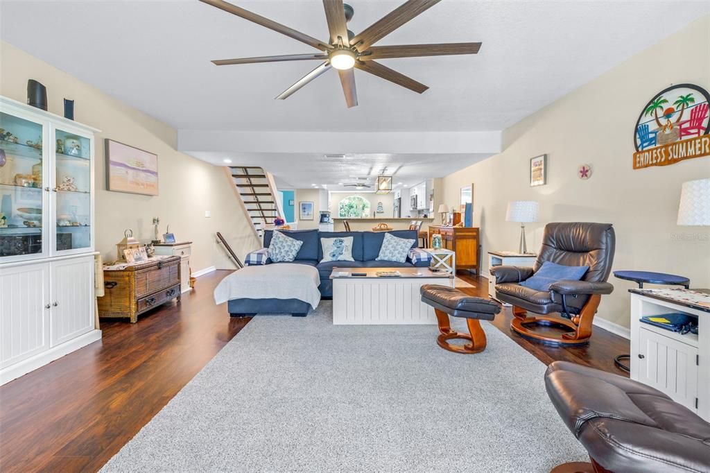 For Sale: $389,900 (2 beds, 2 baths, 1600 Square Feet)