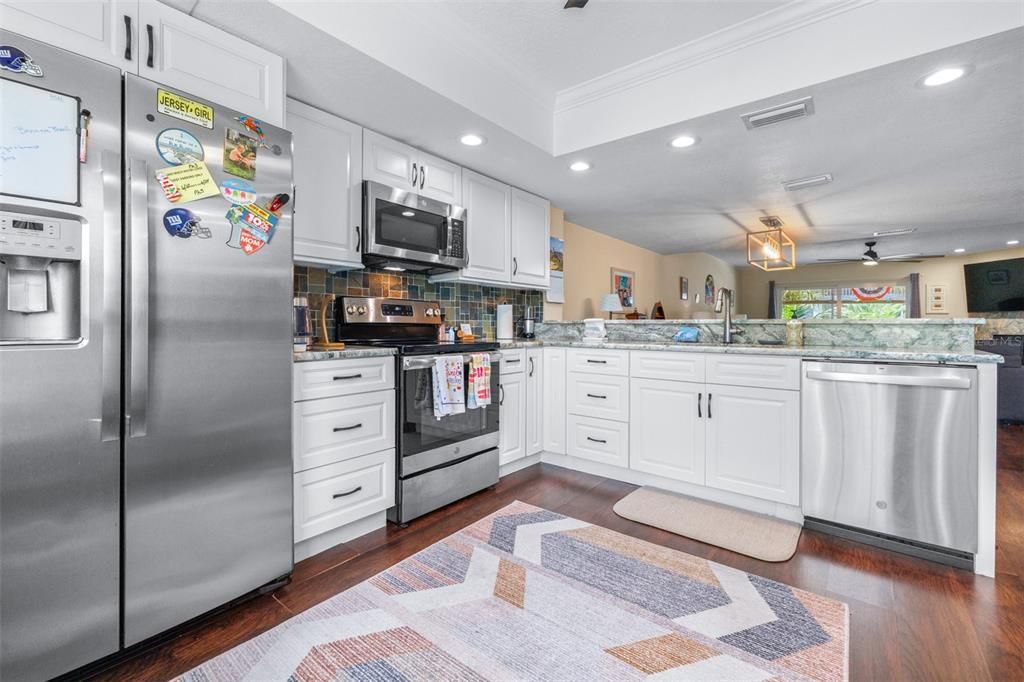 For Sale: $389,900 (2 beds, 2 baths, 1600 Square Feet)