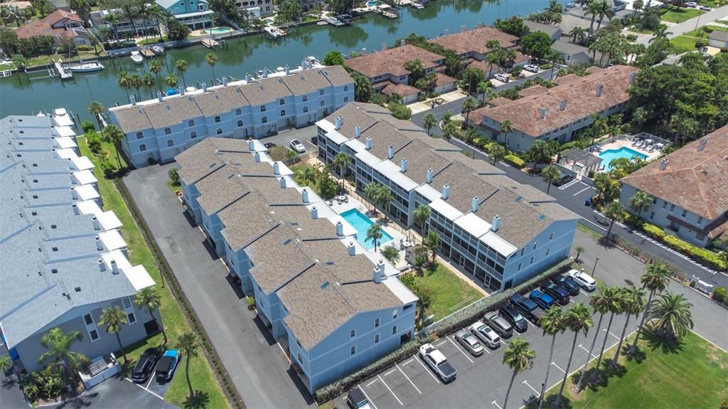 For Sale: $389,900 (2 beds, 2 baths, 1600 Square Feet)
