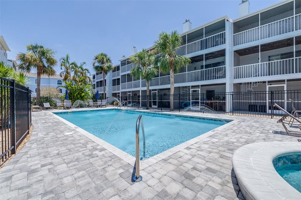 For Sale: $389,900 (2 beds, 2 baths, 1600 Square Feet)