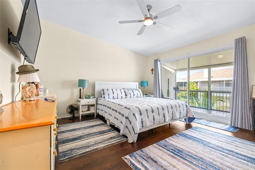 For Sale: $389,900 (2 beds, 2 baths, 1600 Square Feet)