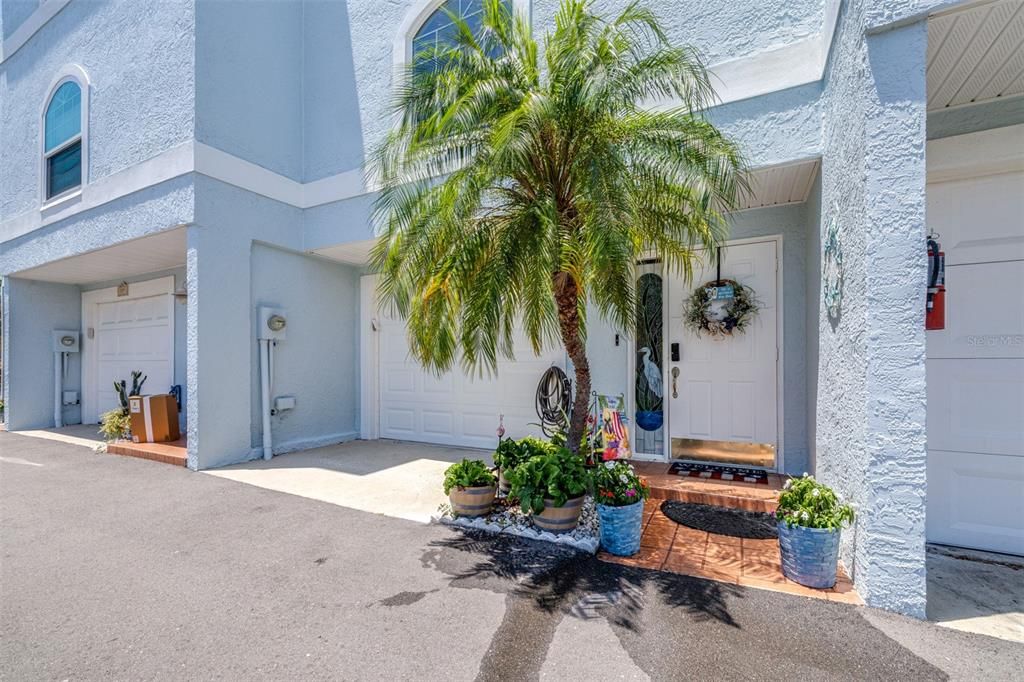 For Sale: $389,900 (2 beds, 2 baths, 1600 Square Feet)