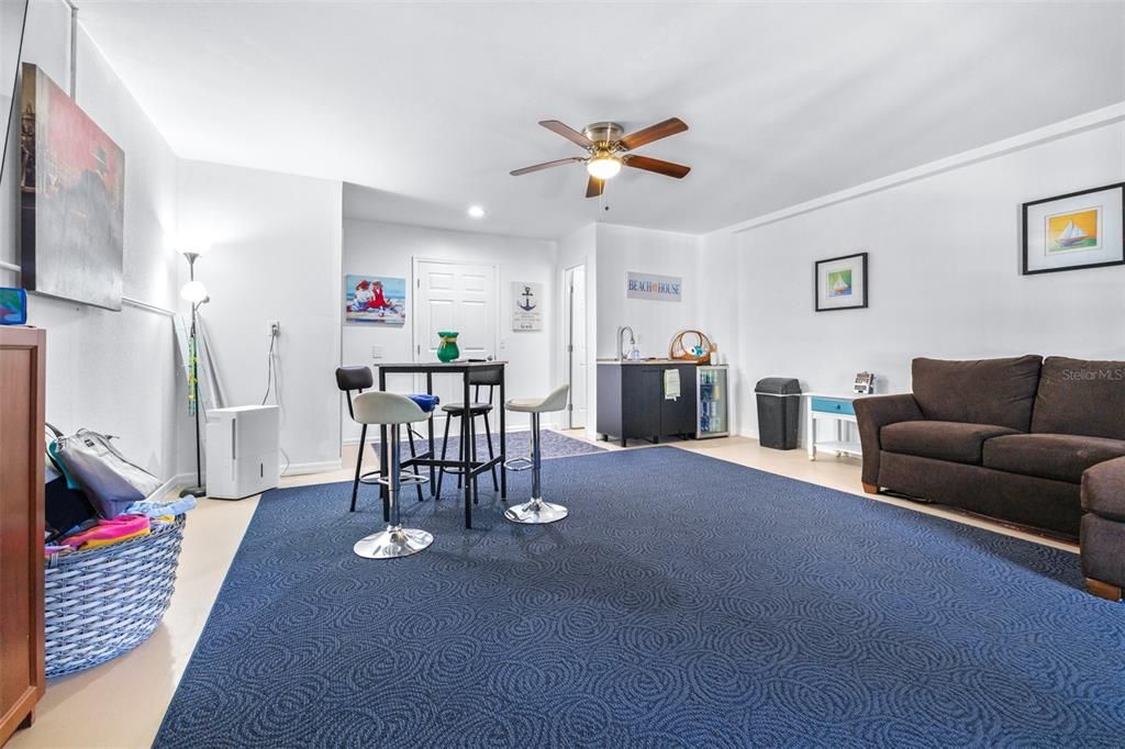 For Sale: $389,900 (2 beds, 2 baths, 1600 Square Feet)