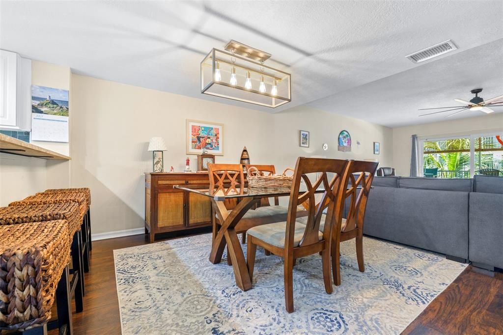 For Sale: $389,900 (2 beds, 2 baths, 1600 Square Feet)