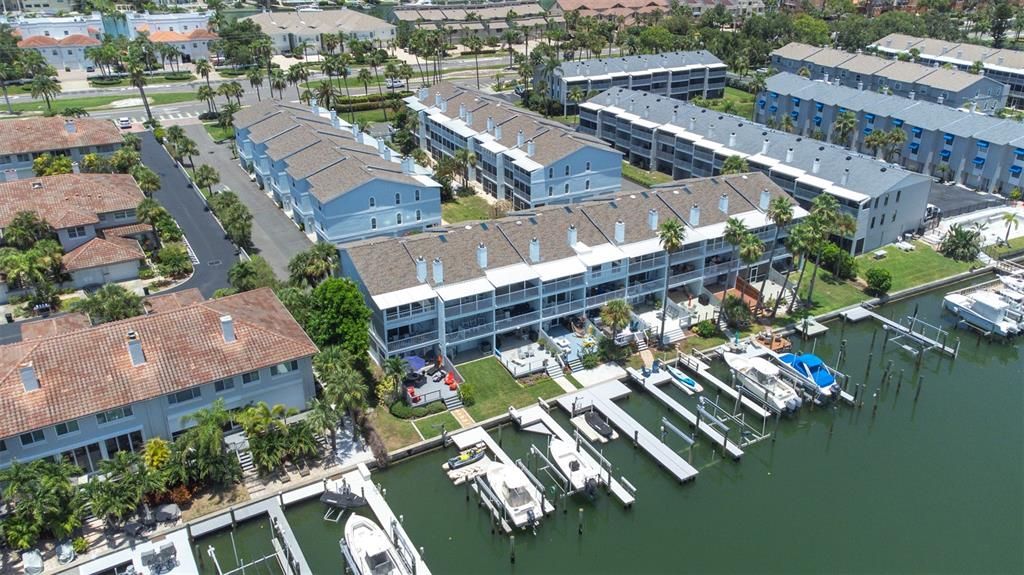 For Sale: $389,900 (2 beds, 2 baths, 1600 Square Feet)