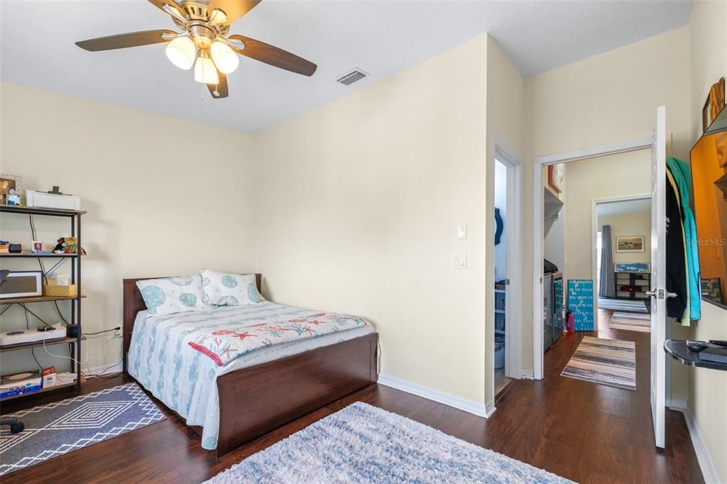 For Sale: $389,900 (2 beds, 2 baths, 1600 Square Feet)