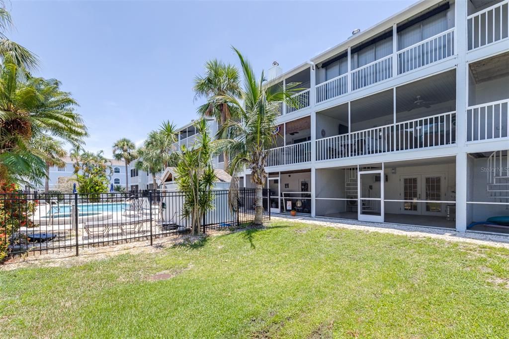 For Sale: $389,900 (2 beds, 2 baths, 1600 Square Feet)