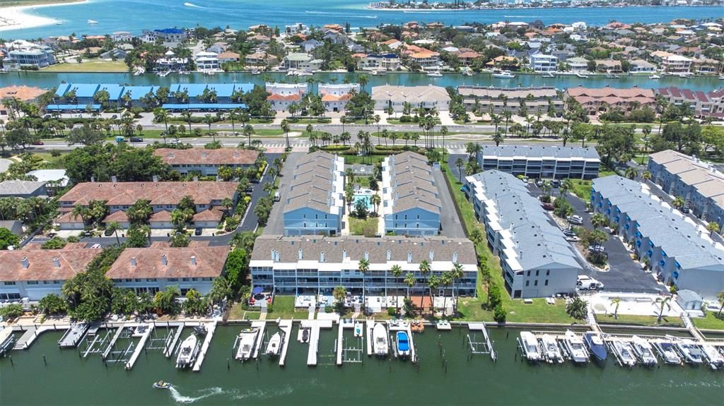 For Sale: $389,900 (2 beds, 2 baths, 1600 Square Feet)