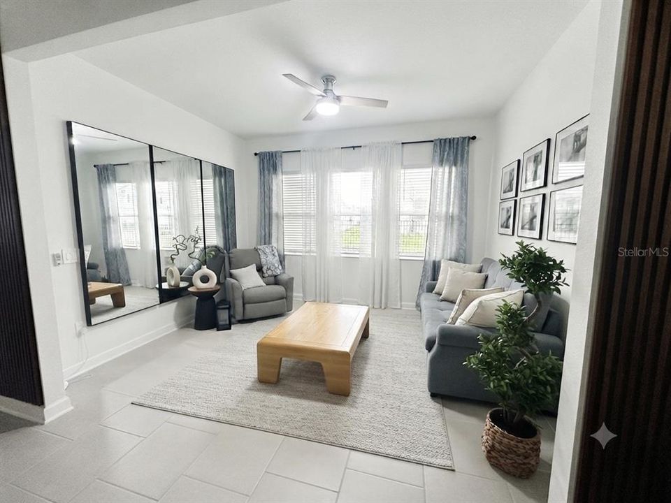 En Venta: $484,999 (4 camas, 3 baños, 2649 Pies cuadrados)