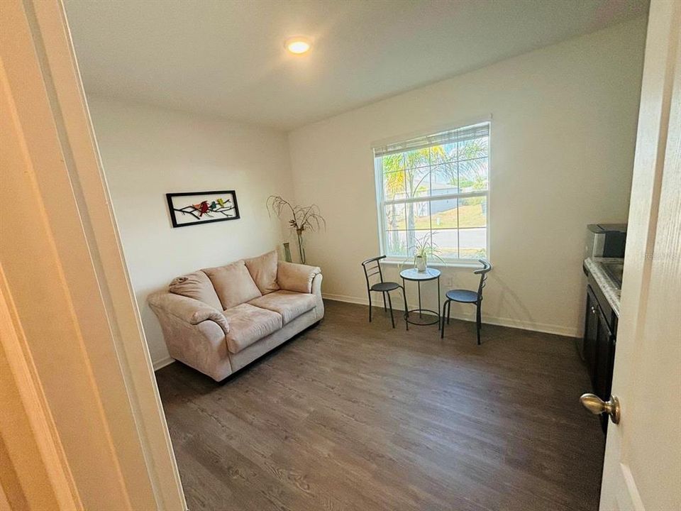 For Rent: $1,300 (1 beds, 1 baths, 525 Square Feet)