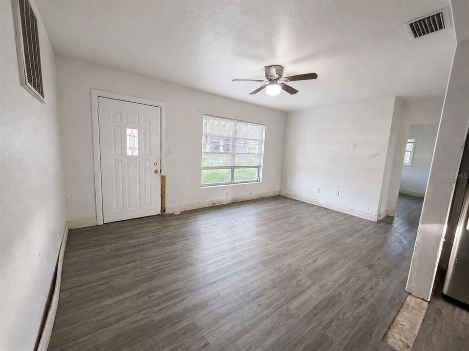 For Sale: $84,900 (3 beds, 1 baths, 948 Square Feet)