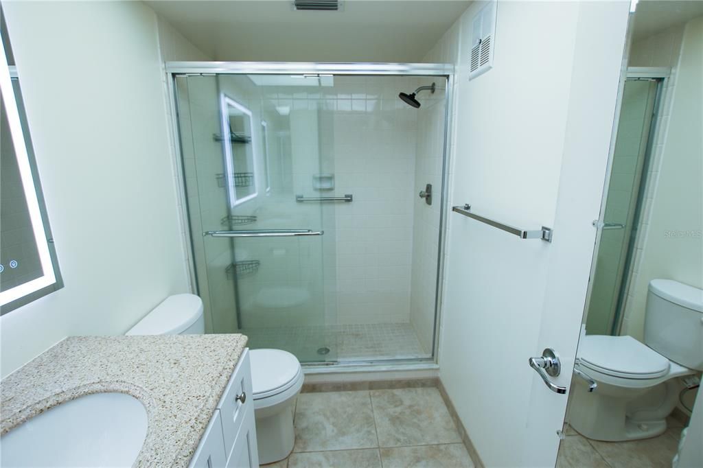 На продажу: $200,999 (2 спален, 2 ванн, 918 Квадратных фут)