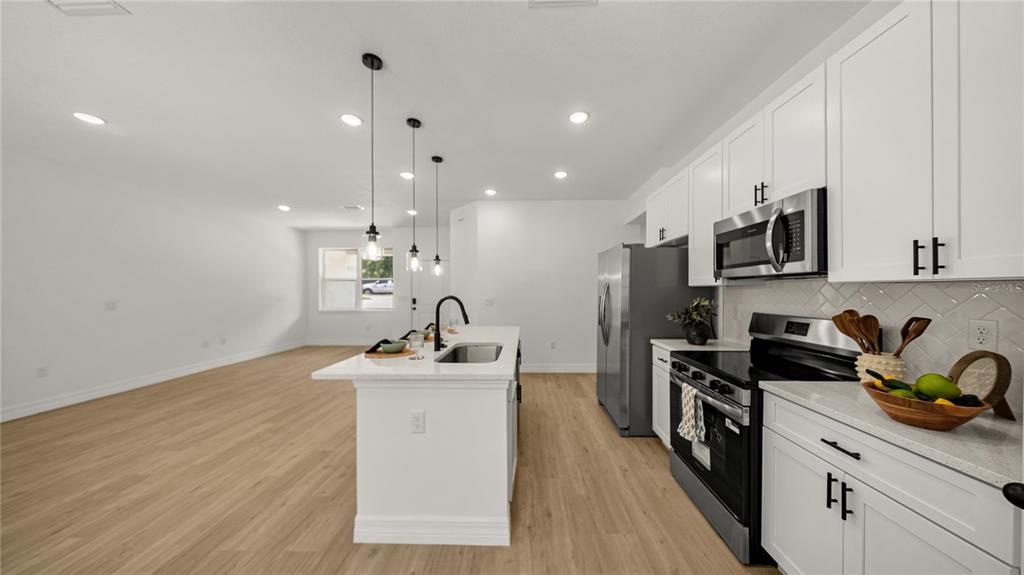 En Venta: $272,000 (4 camas, 2 baños, 1587 Pies cuadrados)