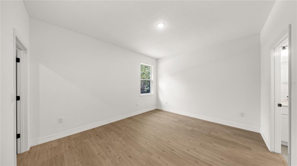 En Venta: $272,000 (4 camas, 2 baños, 1587 Pies cuadrados)