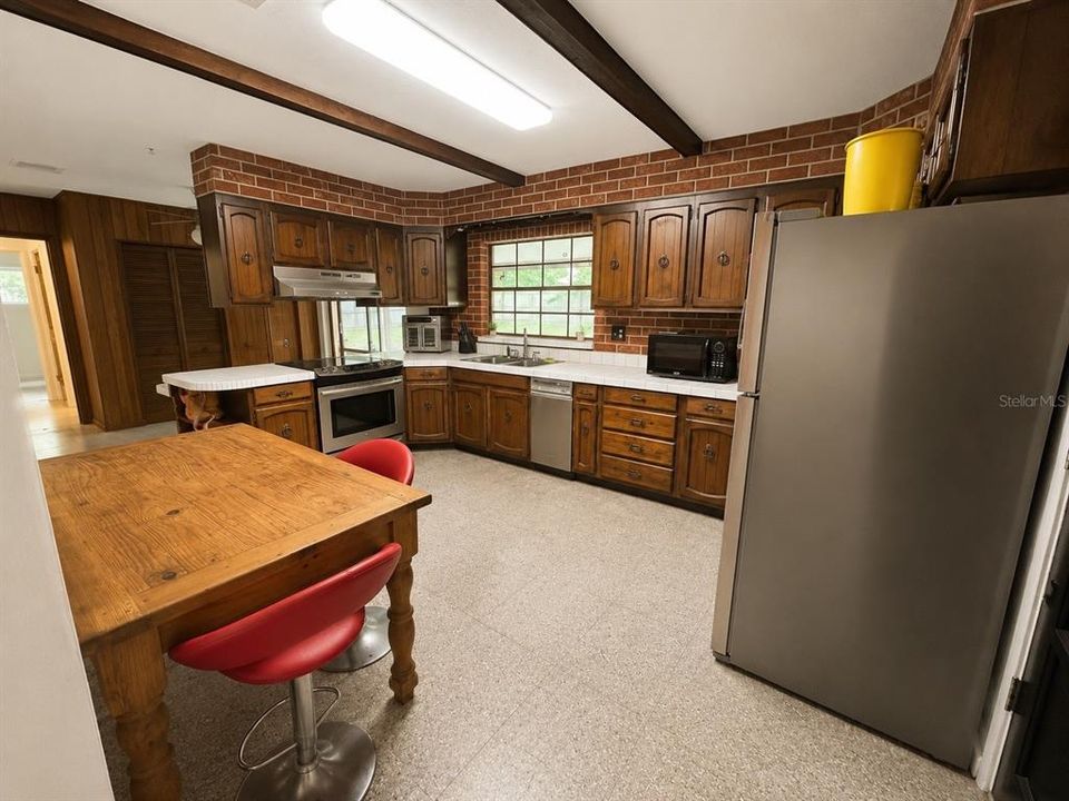For Sale: $460,000 (3 beds, 2 baths, 1740 Square Feet)