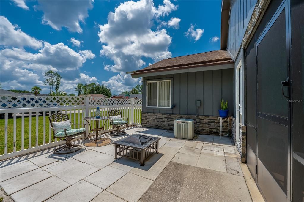 For Sale: $598,000 (5 beds, 3 baths, 2692 Square Feet)