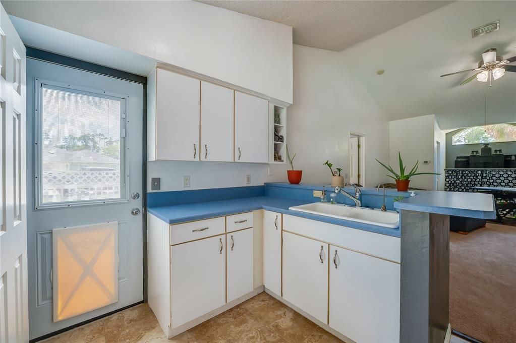 For Sale: $598,000 (5 beds, 3 baths, 2692 Square Feet)