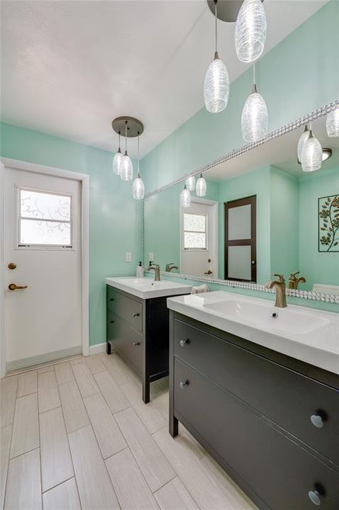 For Sale: $598,000 (5 beds, 3 baths, 2692 Square Feet)