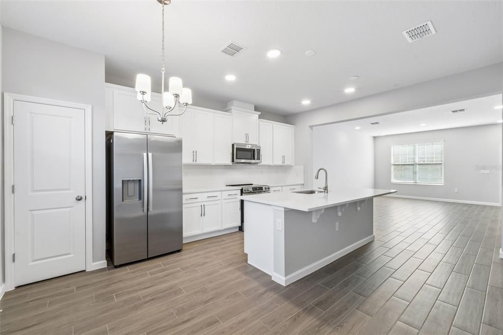 For Rent: $2,450 (3 beds, 2 baths, 1691 Square Feet)