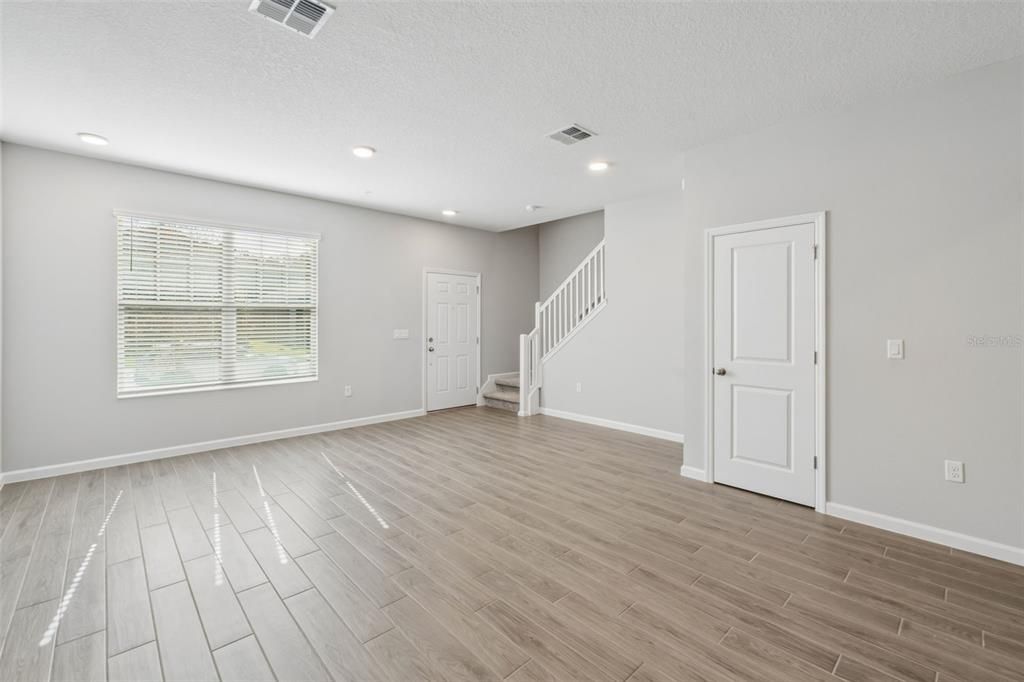 For Rent: $2,450 (3 beds, 2 baths, 1691 Square Feet)