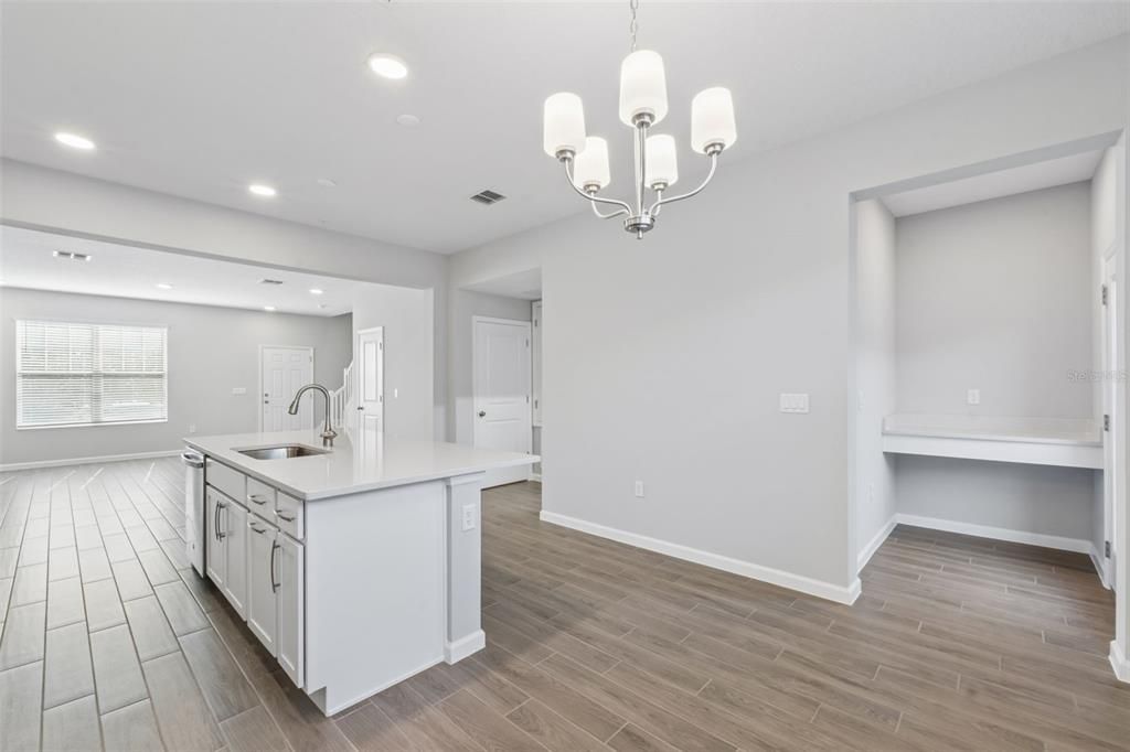 For Rent: $2,450 (3 beds, 2 baths, 1691 Square Feet)