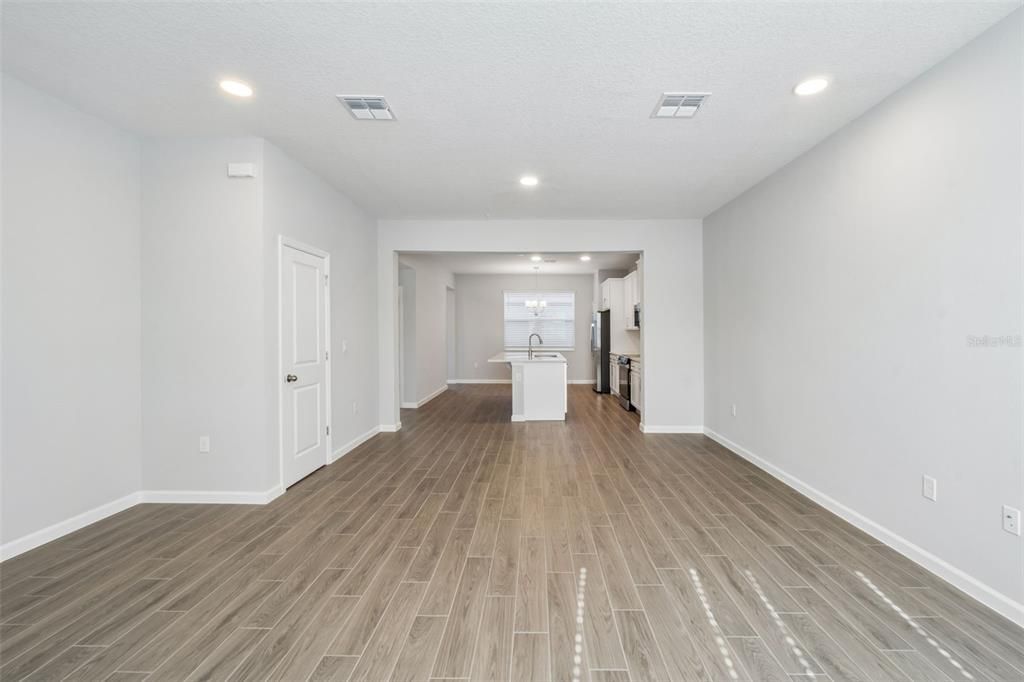 For Rent: $2,450 (3 beds, 2 baths, 1691 Square Feet)