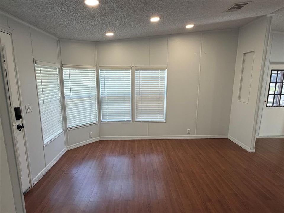 For Rent: $1,900 (2 beds, 2 baths, 1036 Square Feet)