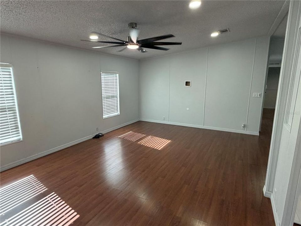 For Rent: $1,900 (2 beds, 2 baths, 1036 Square Feet)