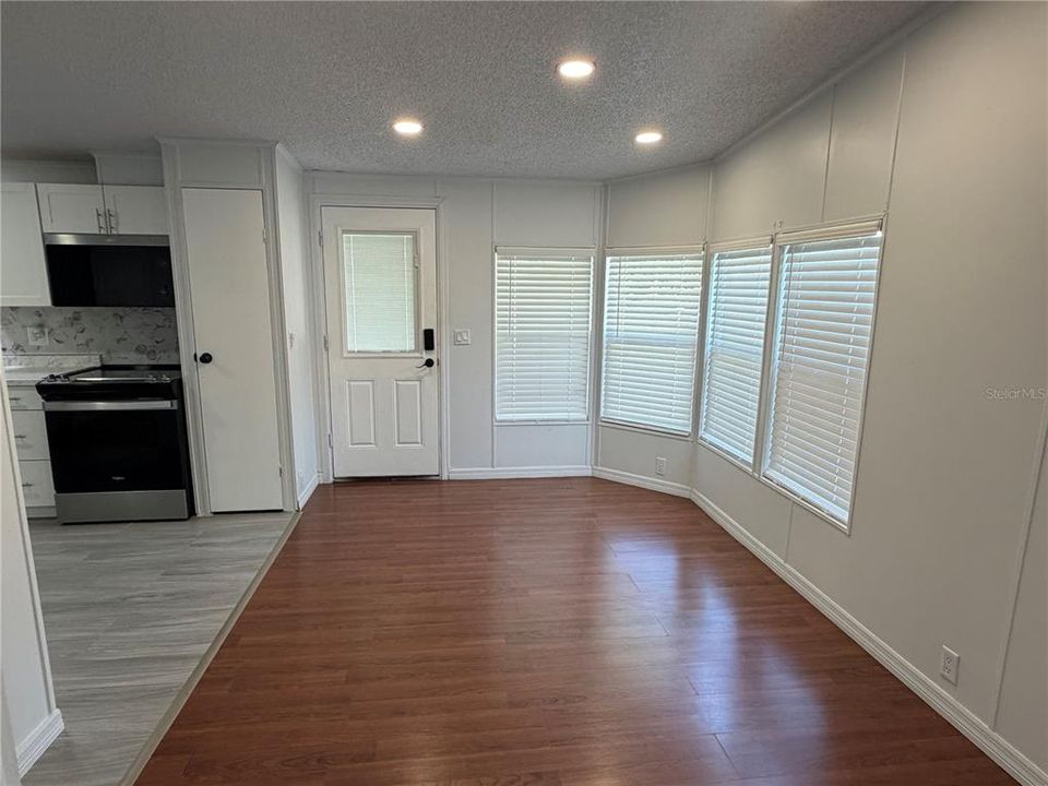 For Rent: $1,900 (2 beds, 2 baths, 1036 Square Feet)