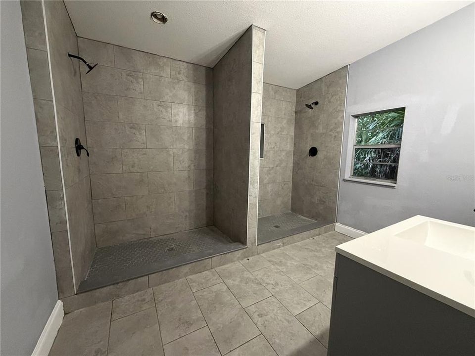 На продажу: $179,900 (2 спален, 1 ванн, 1130 Квадратных фут)