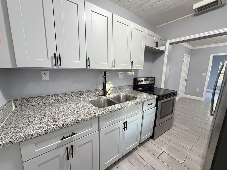 На продажу: $179,900 (2 спален, 1 ванн, 1130 Квадратных фут)