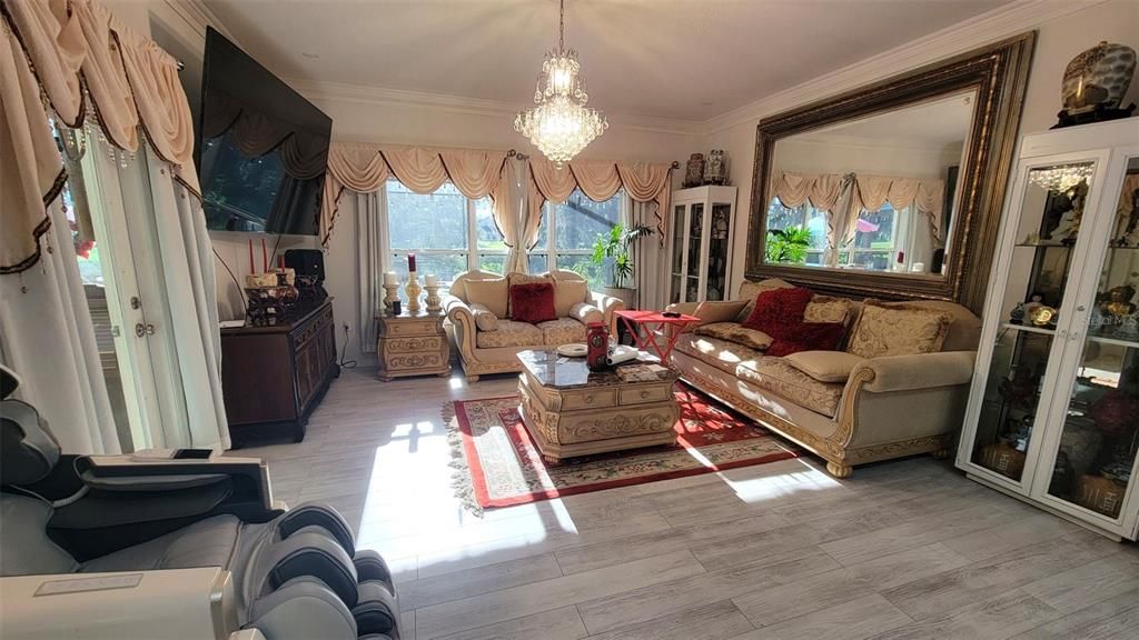 En Venta: $895,000 (6 camas, 4 baños, 3915 Pies cuadrados)
