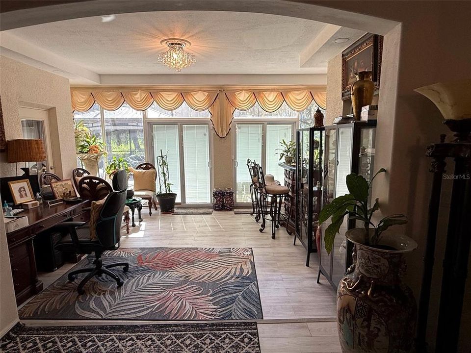 En Venta: $895,000 (6 camas, 4 baños, 3915 Pies cuadrados)