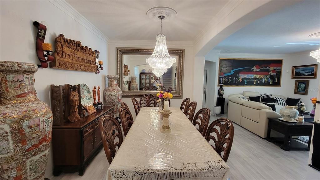 En Venta: $895,000 (6 camas, 4 baños, 3915 Pies cuadrados)
